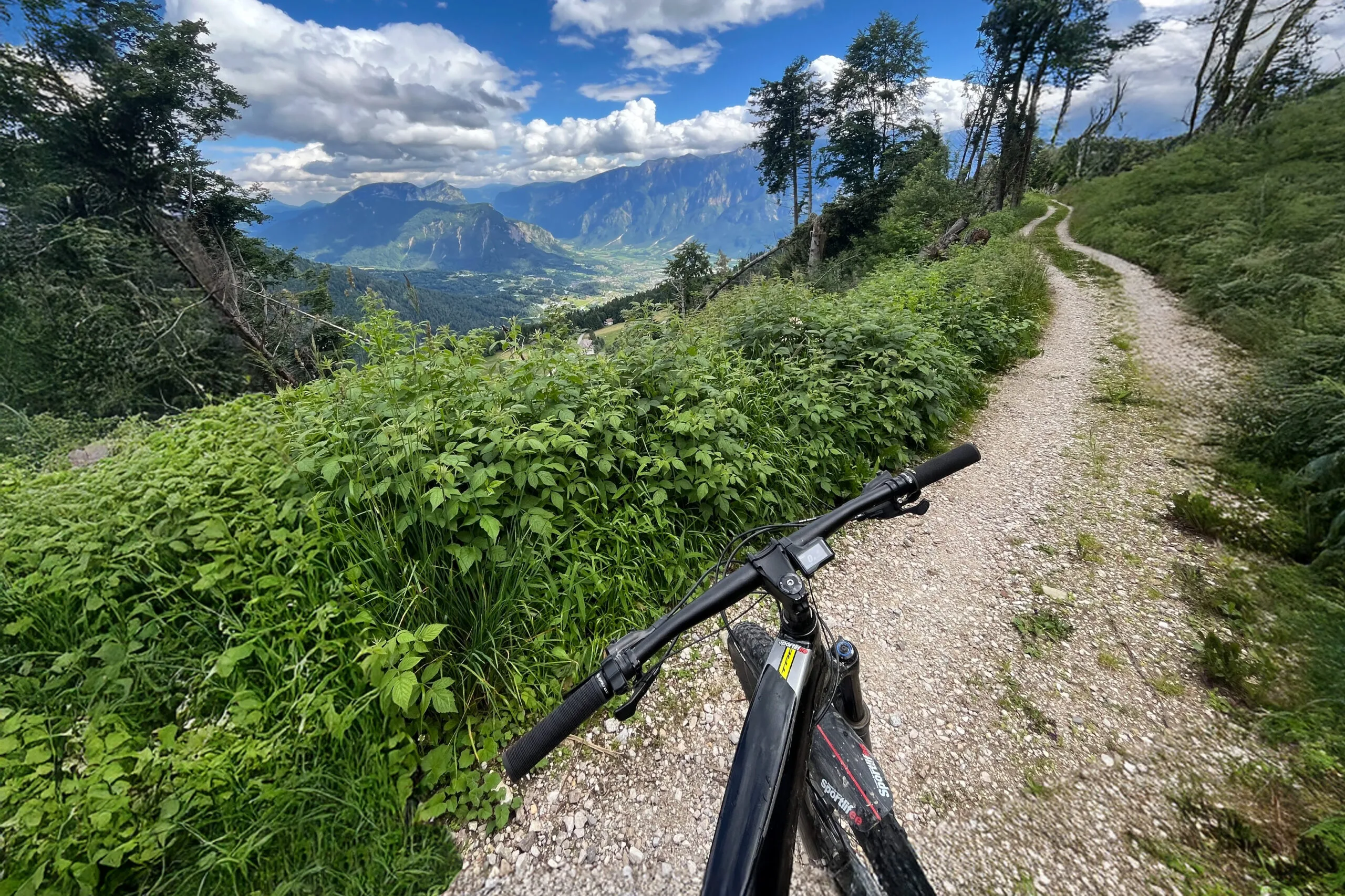 Mountain Bike and E-Bike: The Best Trails for All Levels